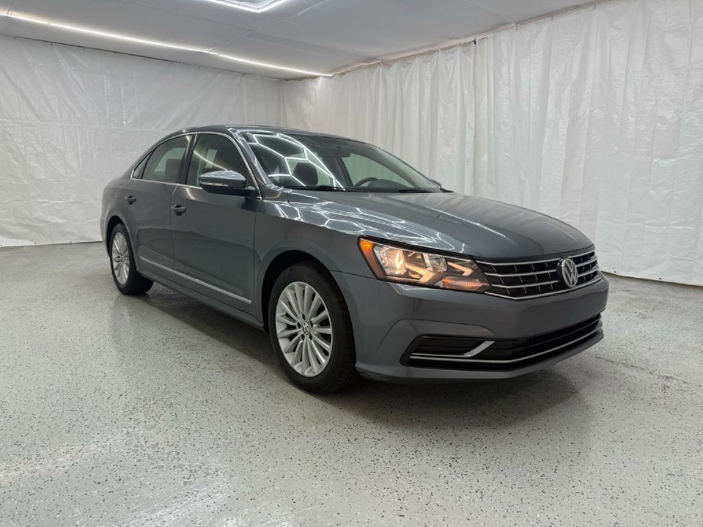 2017 Volkswagen Passat Image 1