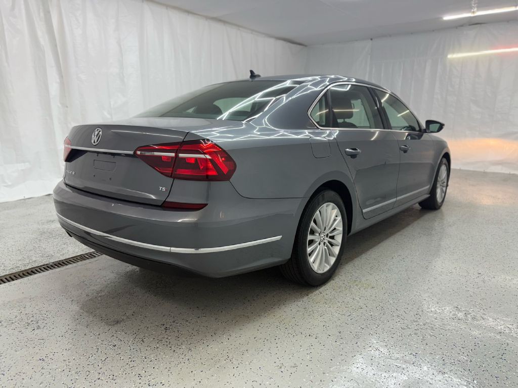 2017 Volkswagen Passat Image 3