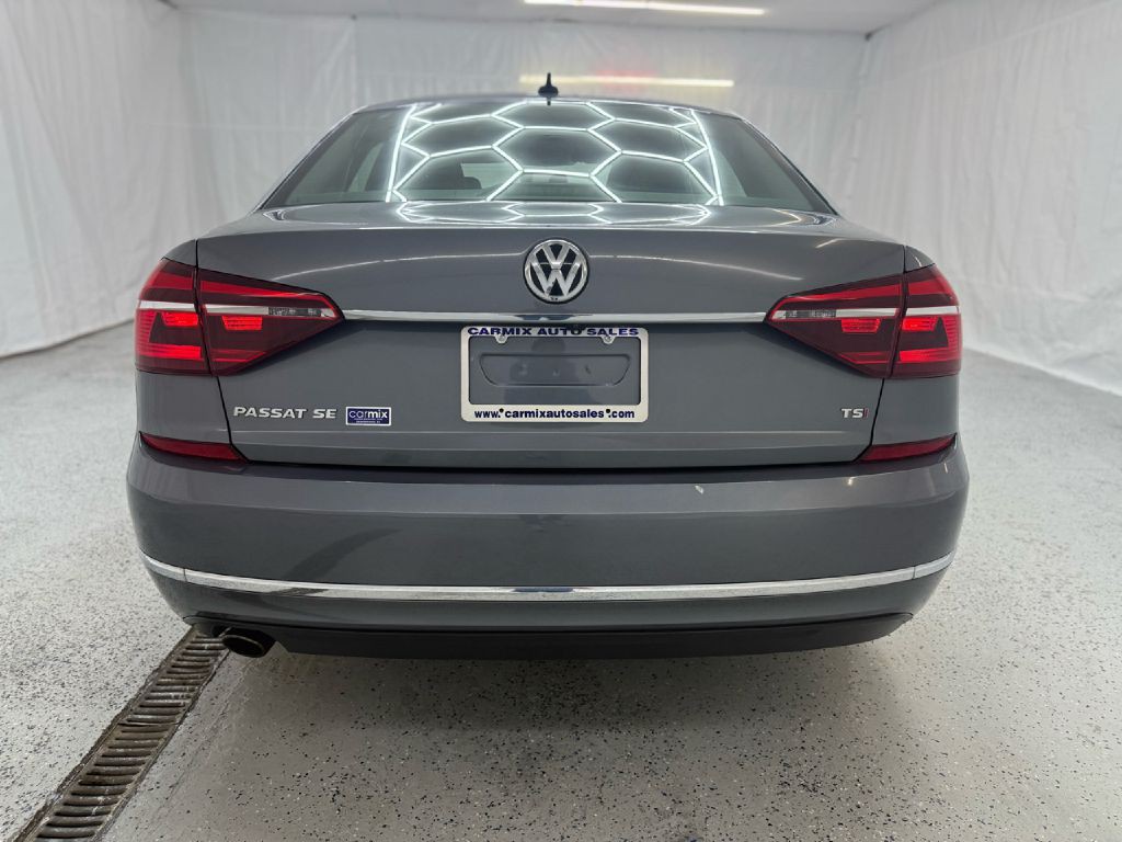 2017 Volkswagen Passat Image 4