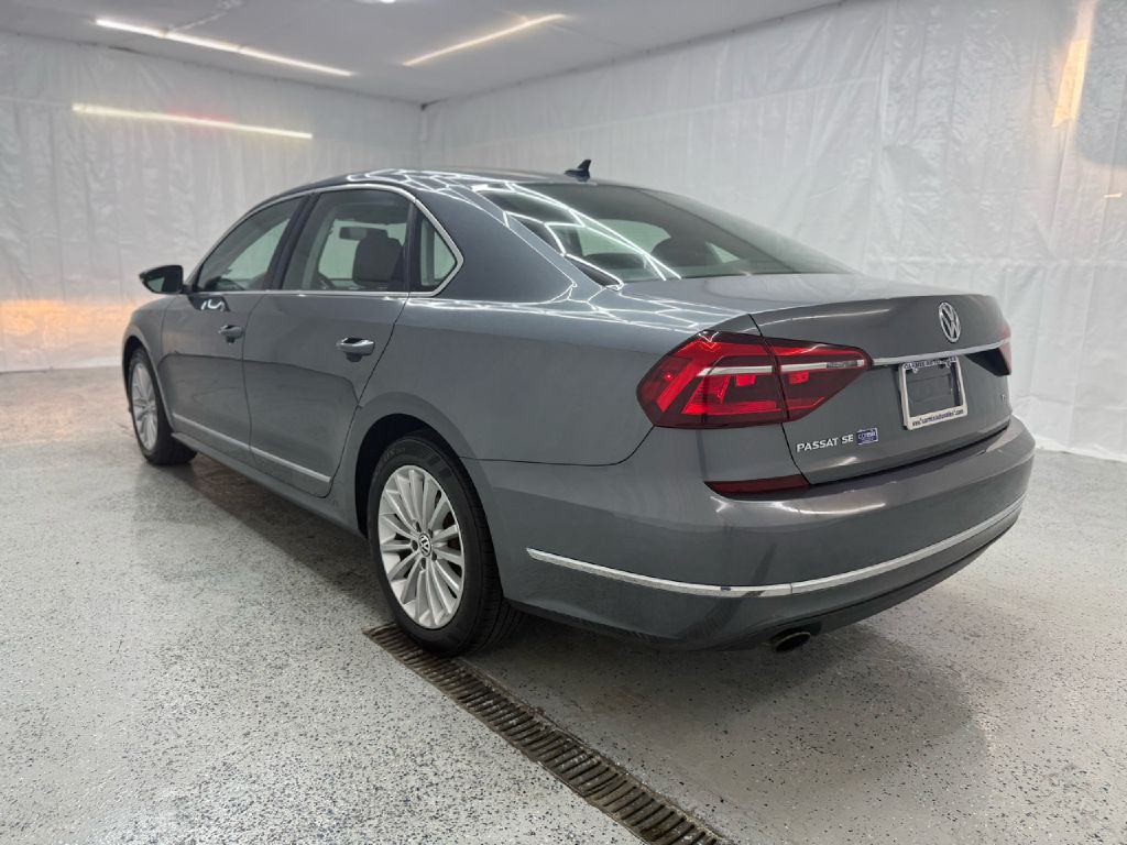 2017 Volkswagen Passat Image 5