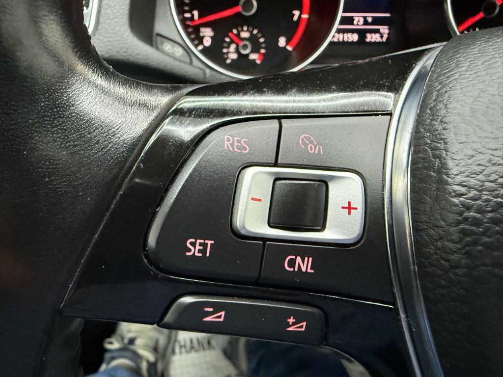 2017 Volkswagen Passat Image 17
