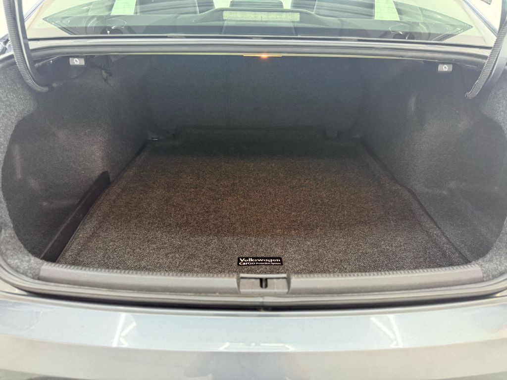 2017 Volkswagen Passat Image 28
