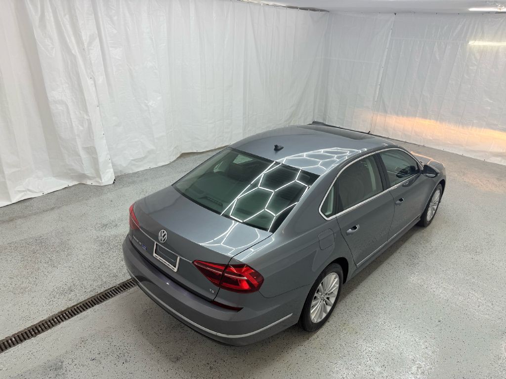 2017 Volkswagen Passat Image 37