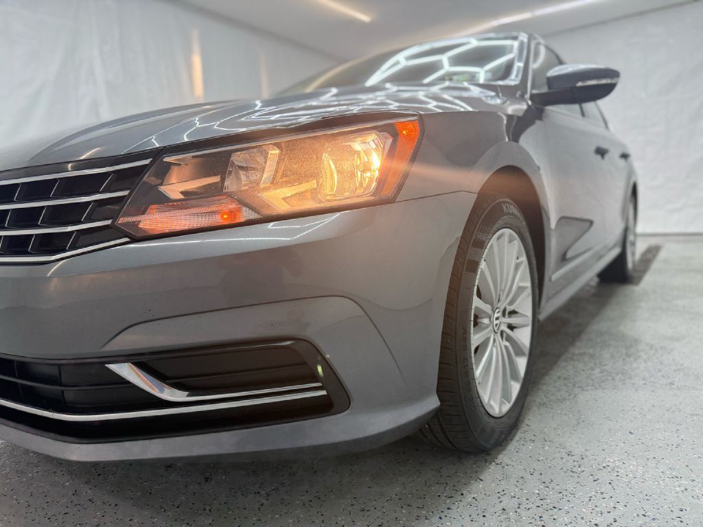 2017 Volkswagen Passat Image 38