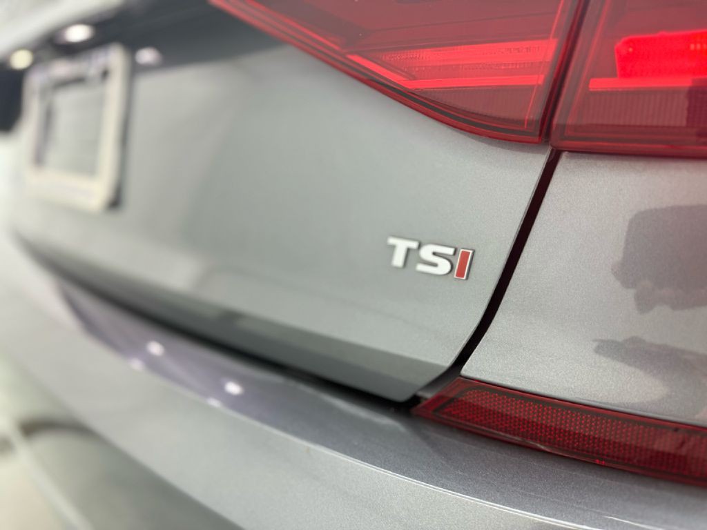 2017 Volkswagen Passat Image 39