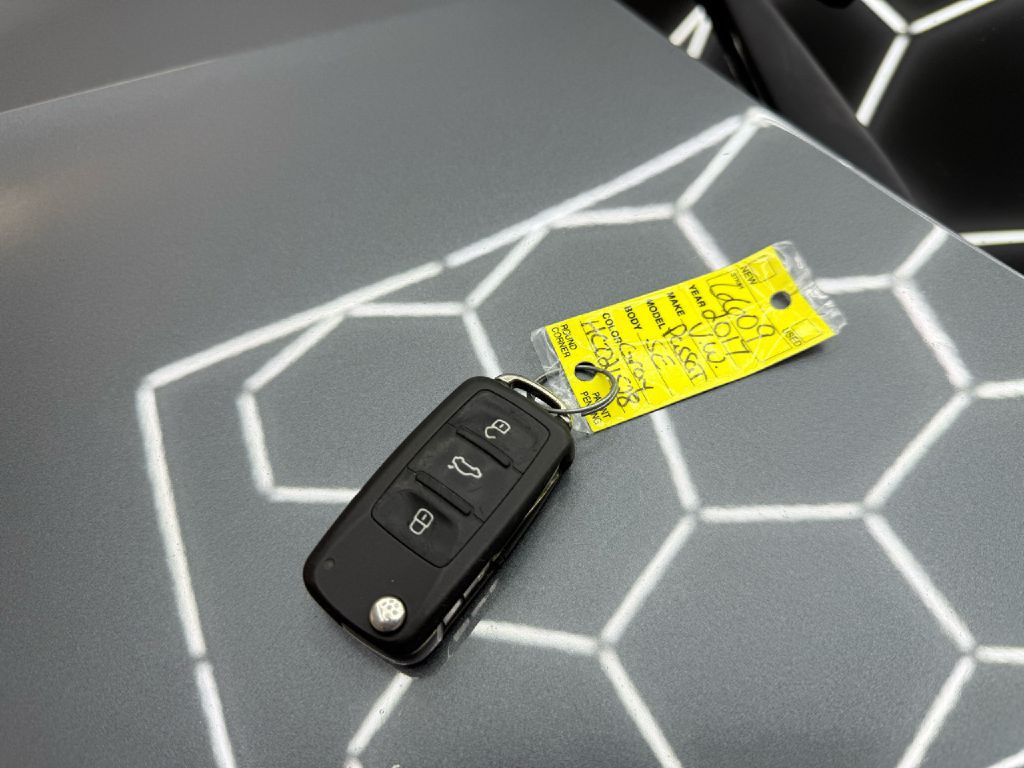 2017 Volkswagen Passat Image 41