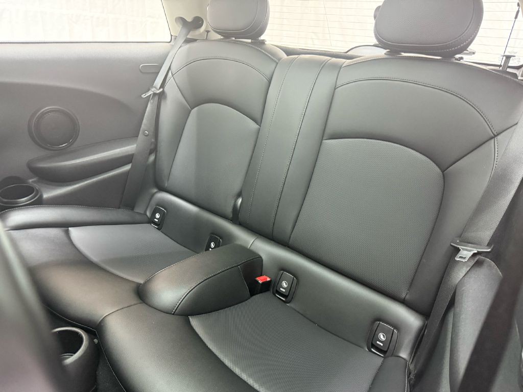 2019 MINI Cooper Image 24