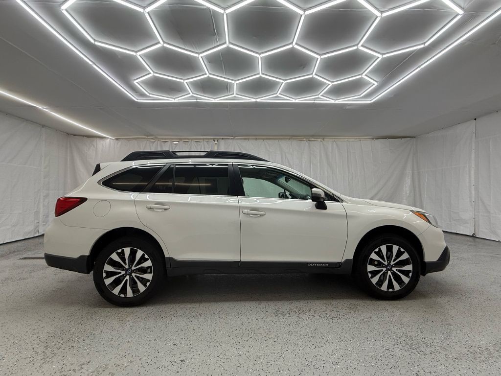 2015 Subaru Outback Image 2
