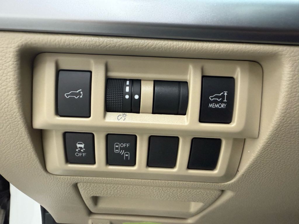 2015 Subaru Outback Image 17