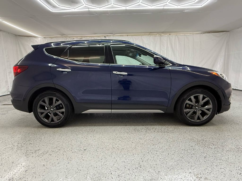 2017 Hyundai Santa Fe Sport Image 2