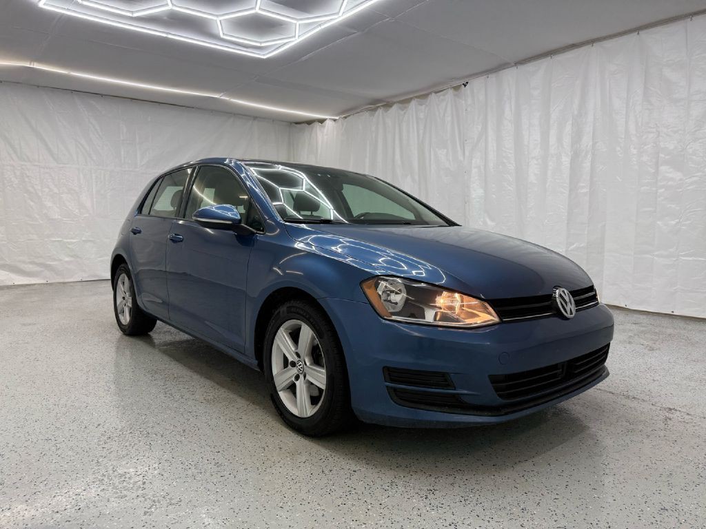 2017 Volkswagen Golf Image 1