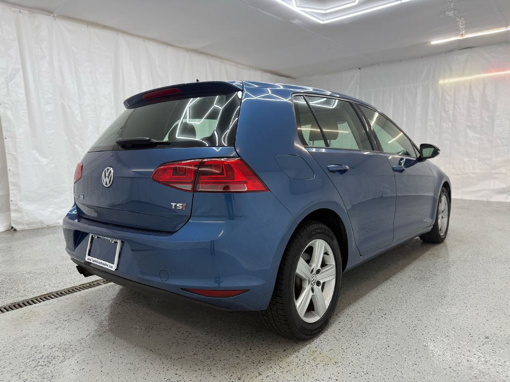 2017 Volkswagen Golf Image 3