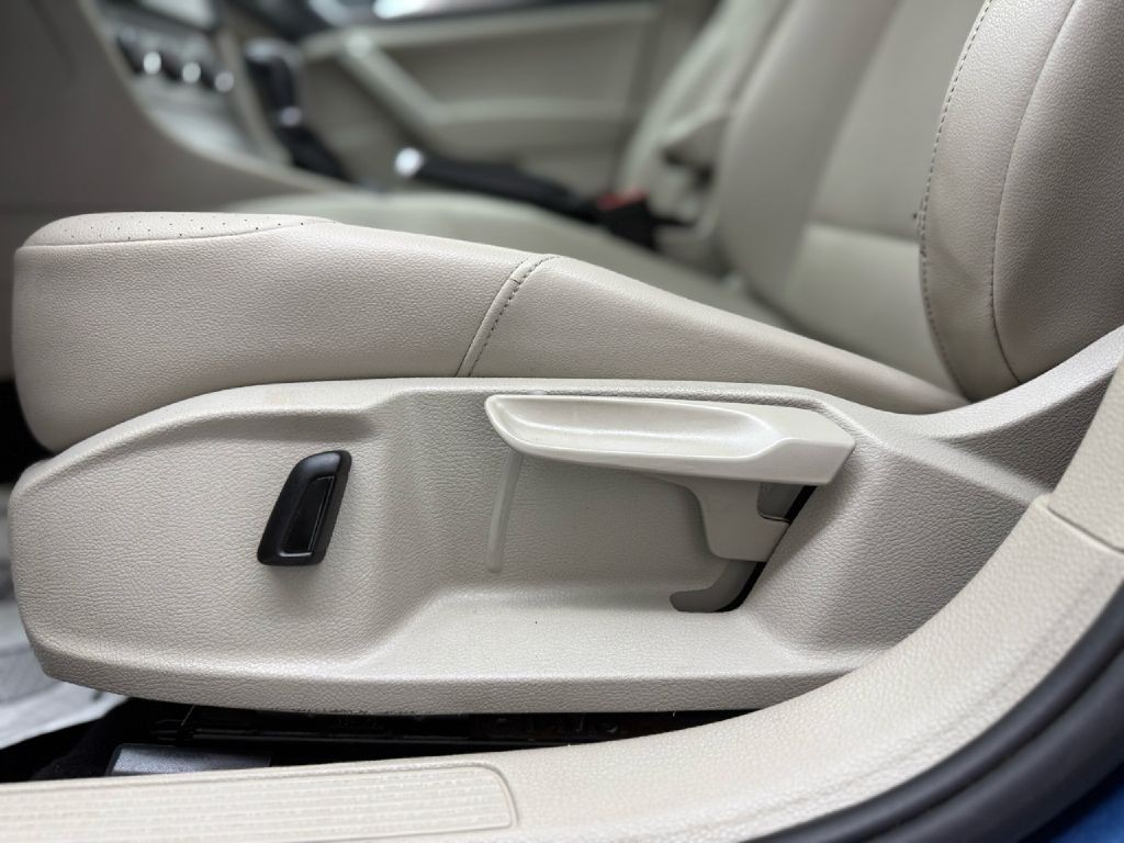 2017 Volkswagen Golf Image 10
