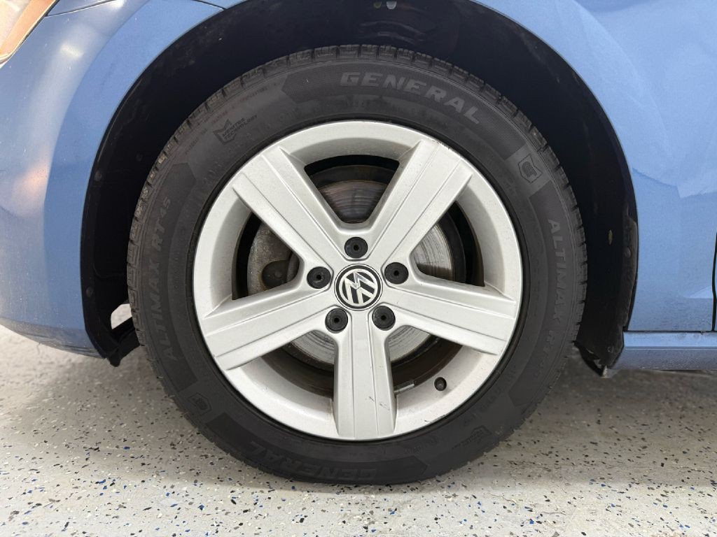 2017 Volkswagen Golf Image 24