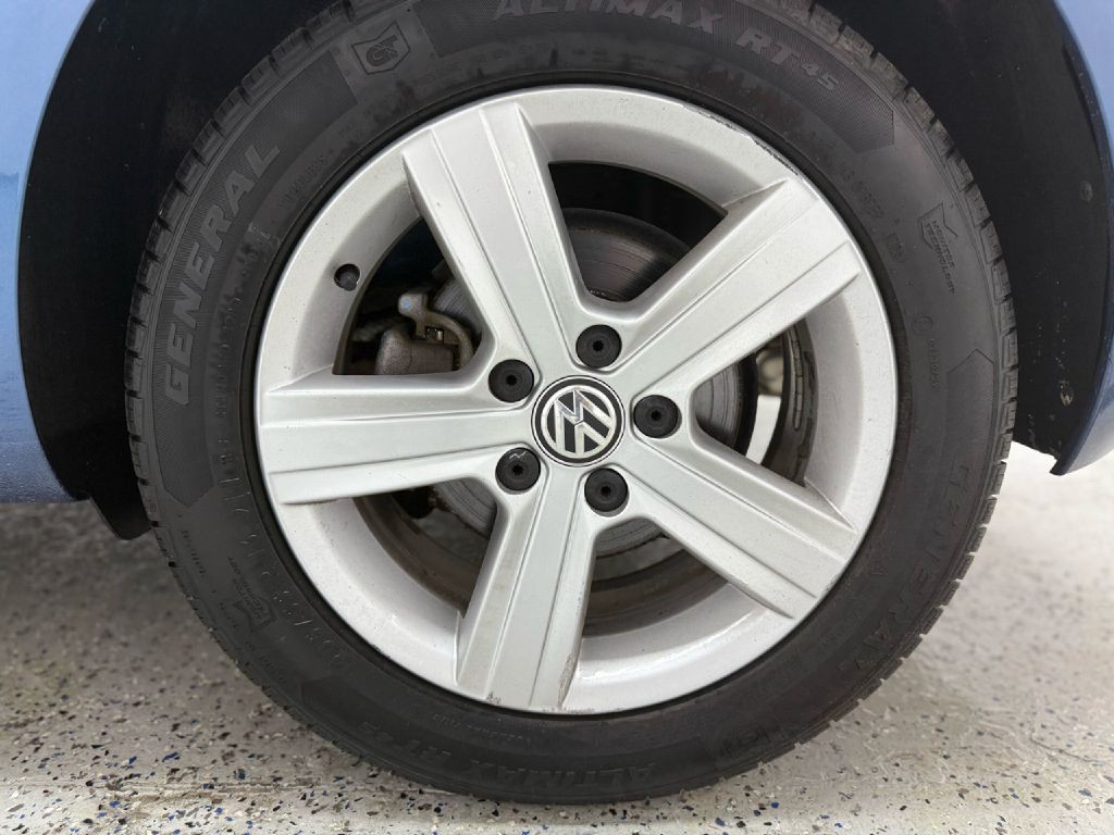 2017 Volkswagen Golf Image 25