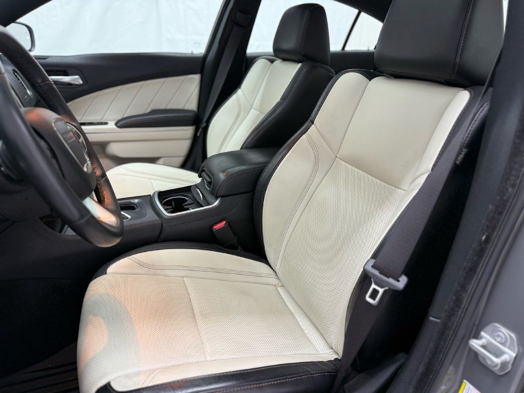 2018 Dodge Charger Image 9