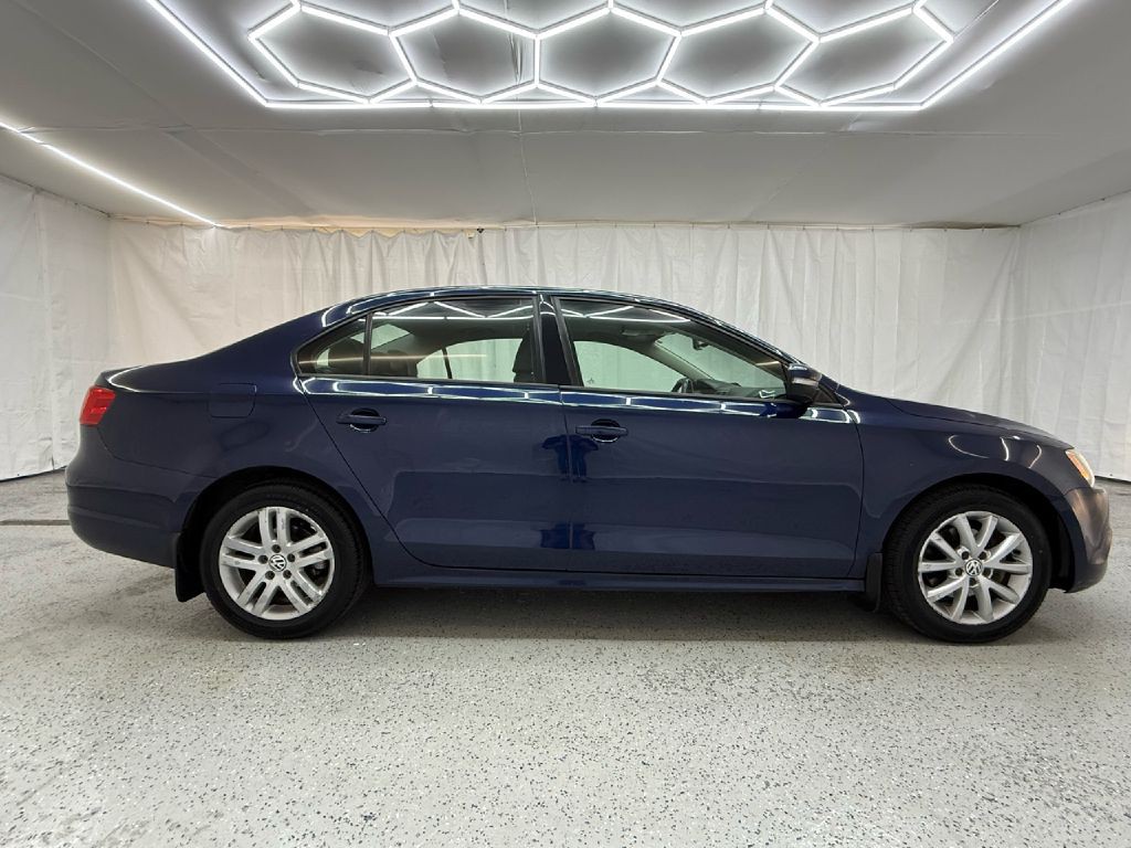 2012 Volkswagen Jetta Image 2