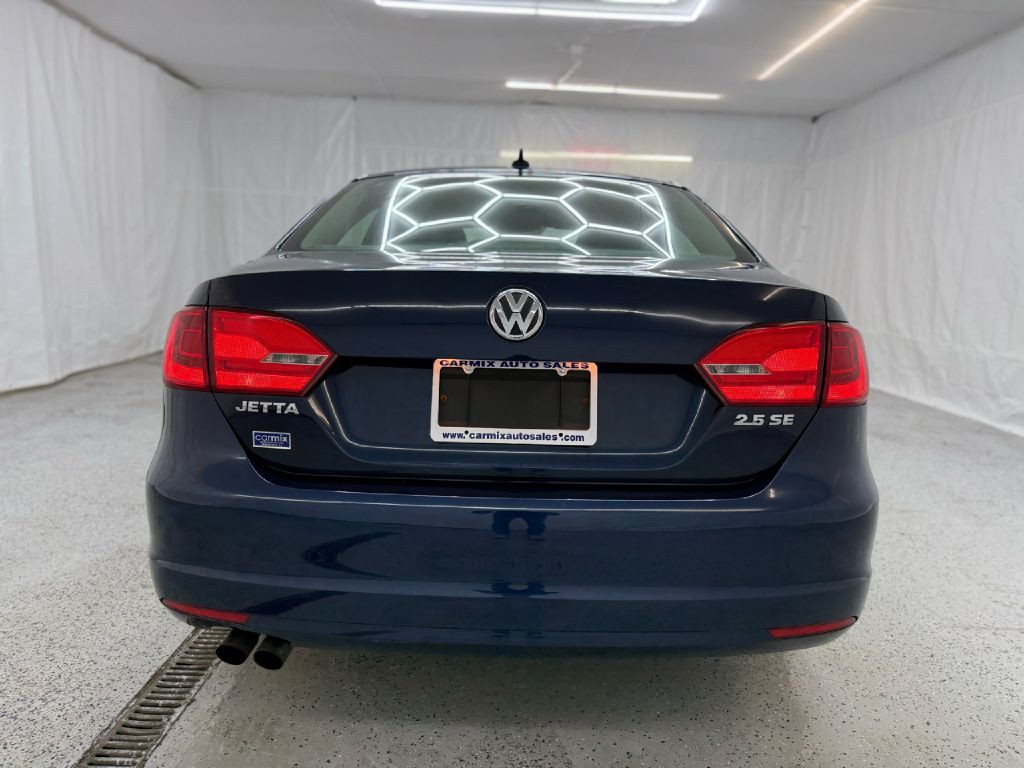2012 Volkswagen Jetta Image 4