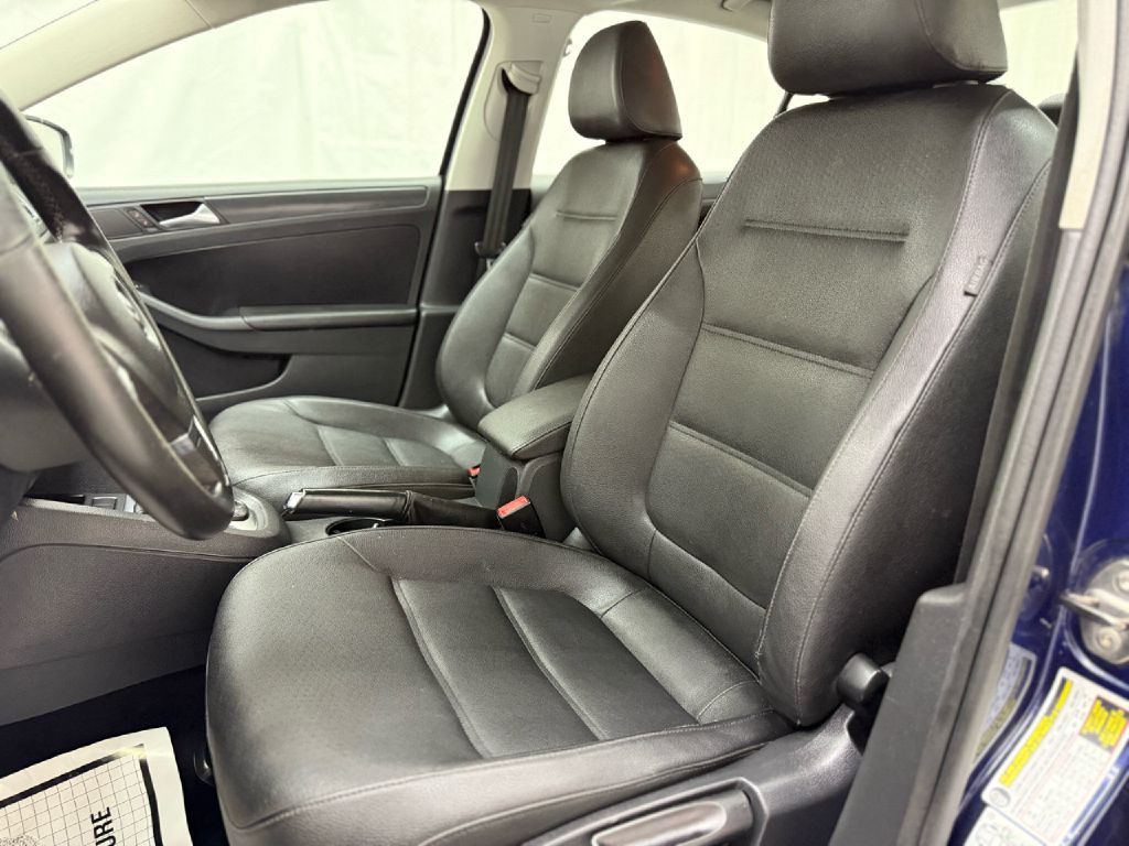 2012 Volkswagen Jetta Image 9