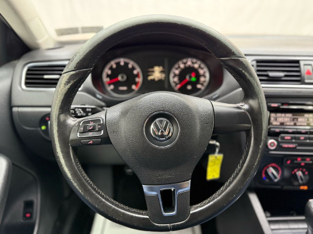 2012 Volkswagen Jetta Image 12