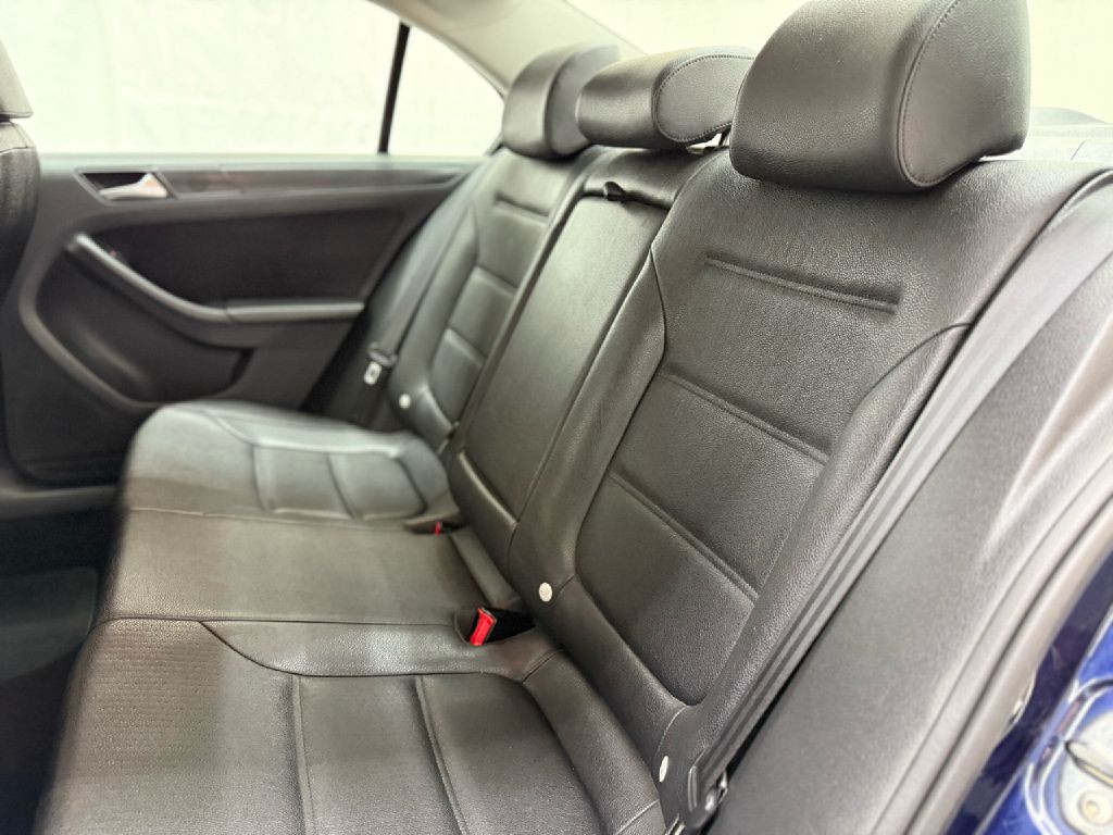 2012 Volkswagen Jetta Image 19