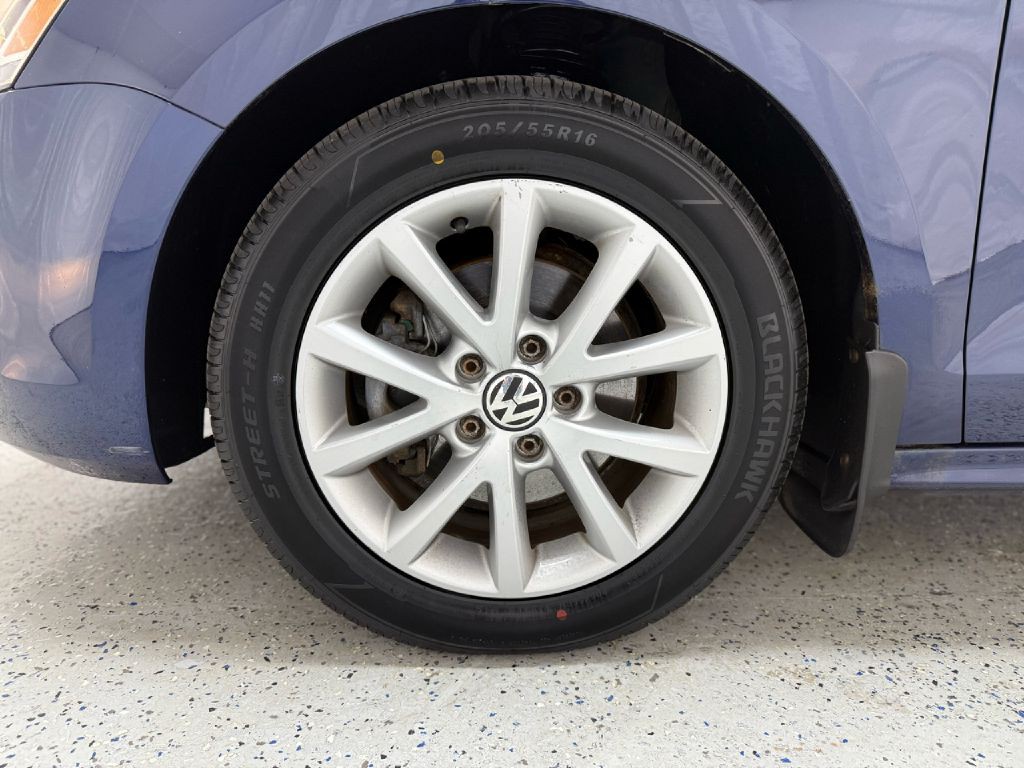 2012 Volkswagen Jetta Image 24