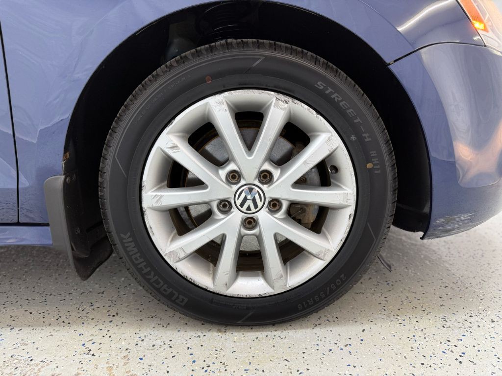 2012 Volkswagen Jetta Image 28