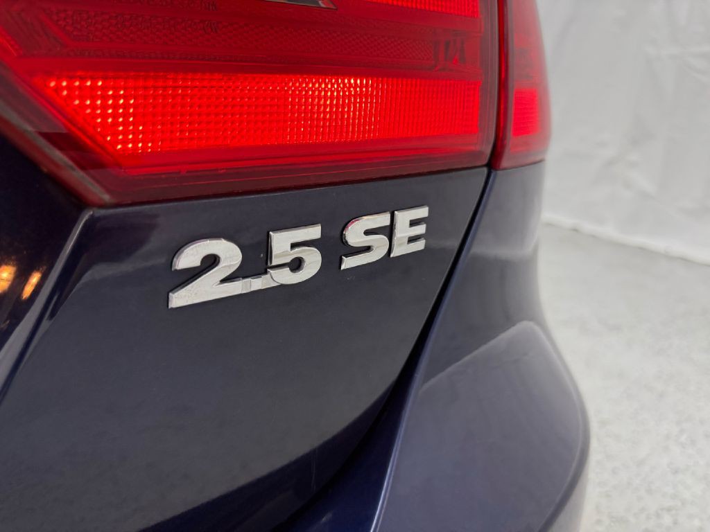 2012 Volkswagen Jetta Image 35
