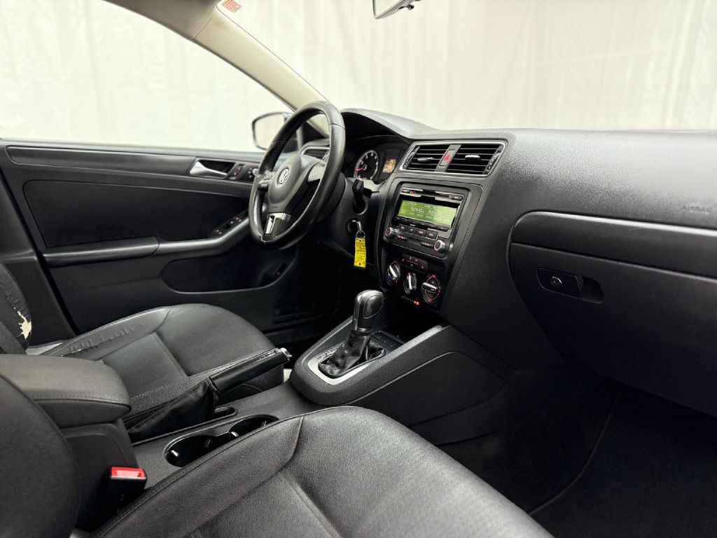 2012 Volkswagen Jetta Image 36