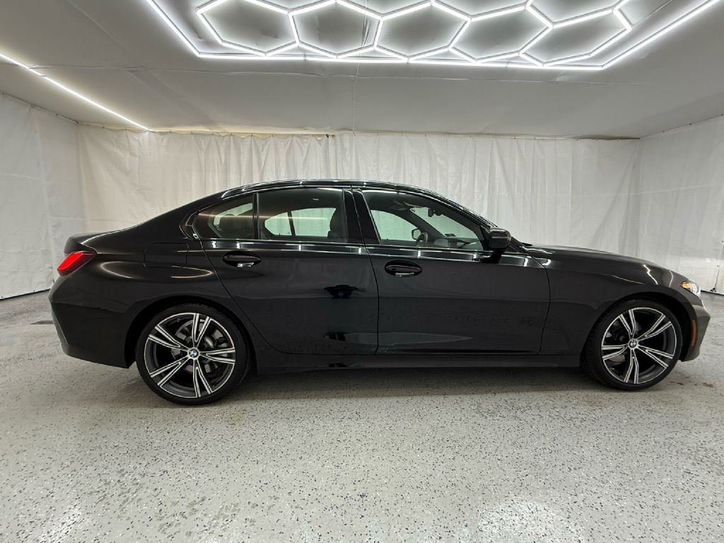 2023 BMW 3 Series Image 2