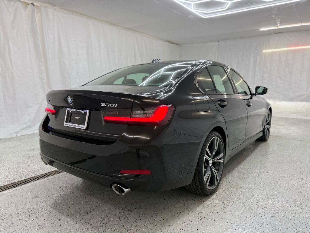 2023 BMW 3 Series Image 3