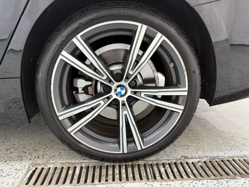 2023 BMW 3 Series Image 35