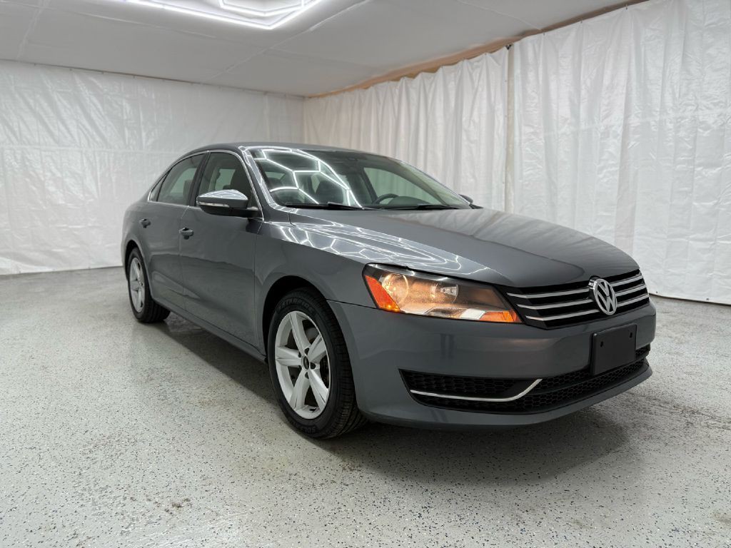 2012 Volkswagen Passat Image 1