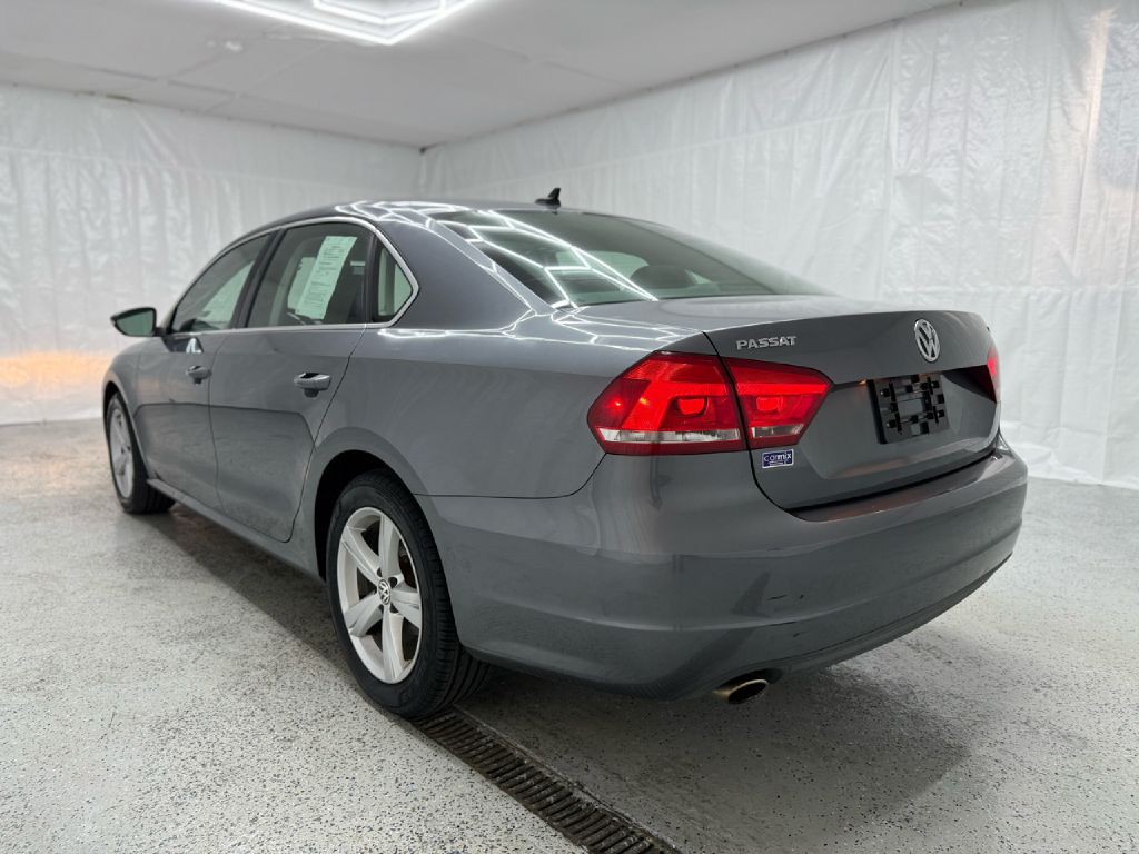 2012 Volkswagen Passat Image 5