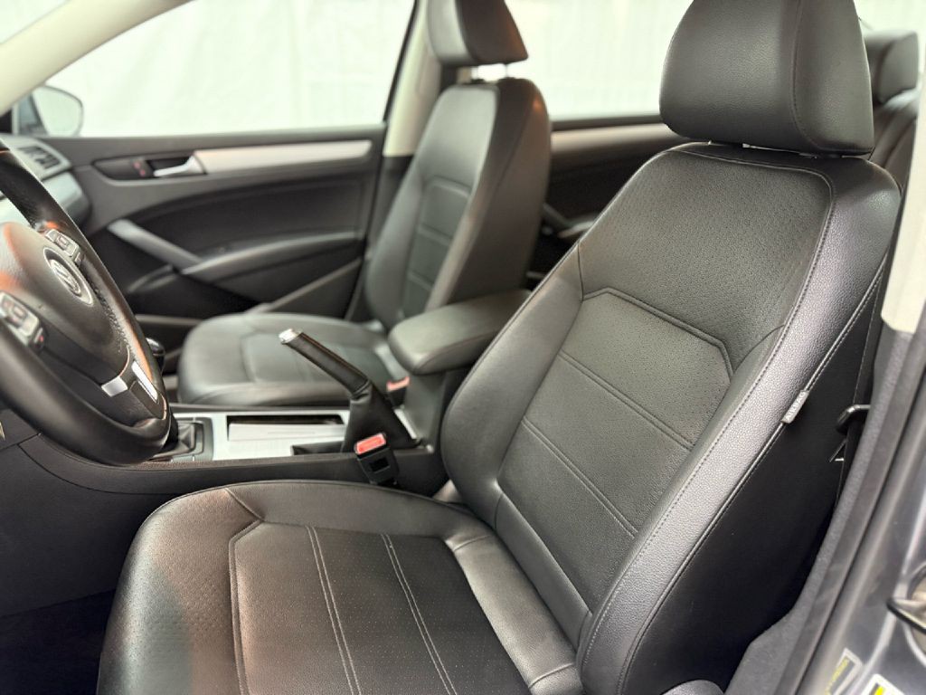 2012 Volkswagen Passat Image 9