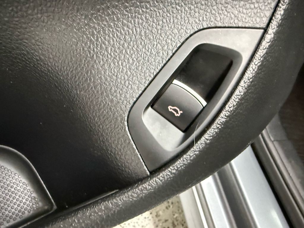 2012 Volkswagen Passat Image 13