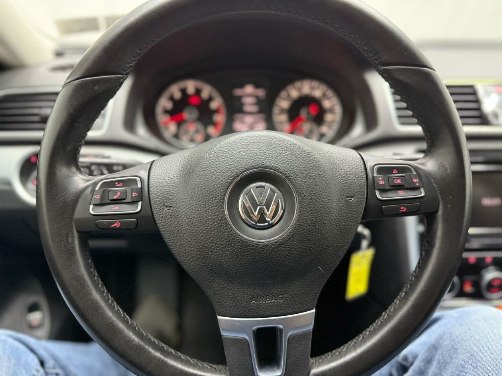 2012 Volkswagen Passat Image 14