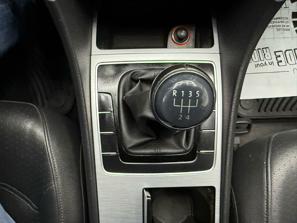 2012 Volkswagen Passat Image 19