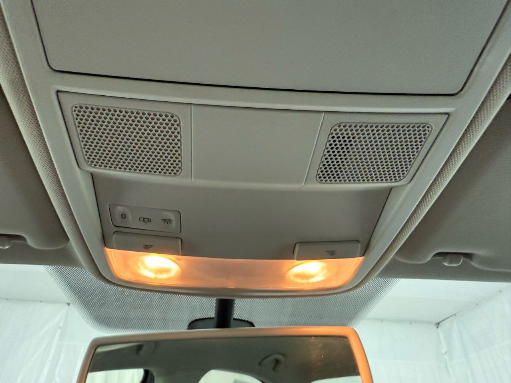 2012 Volkswagen Passat Image 20