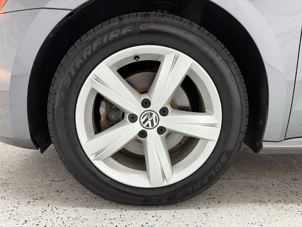 2012 Volkswagen Passat Image 26