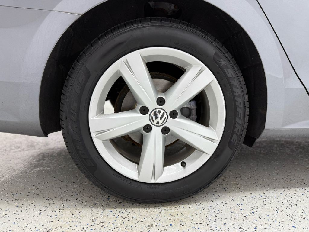 2012 Volkswagen Passat Image 29