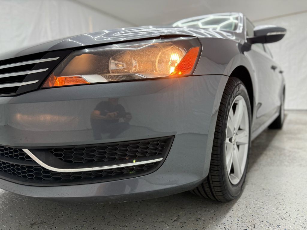 2012 Volkswagen Passat Image 33