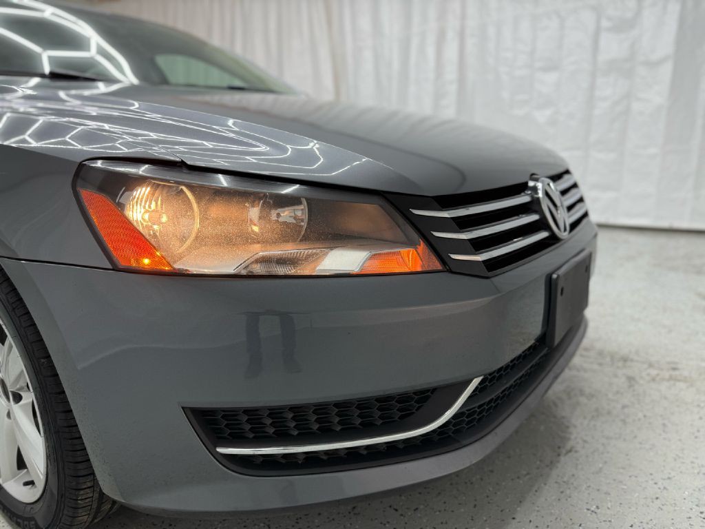 2012 Volkswagen Passat Image 34