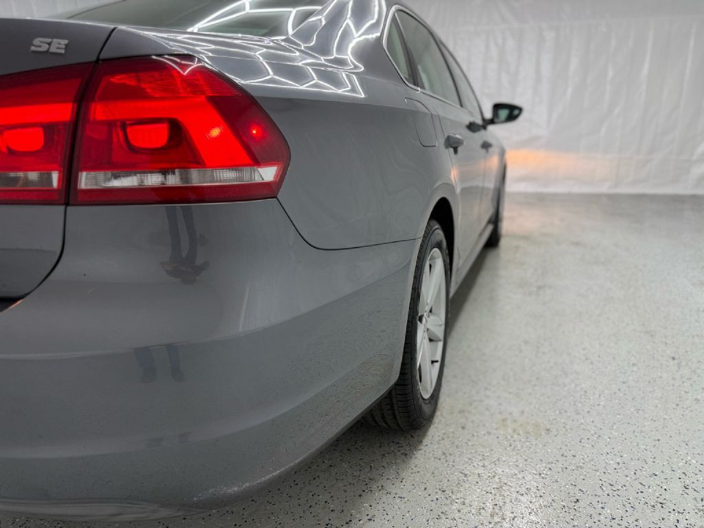 2012 Volkswagen Passat Image 35