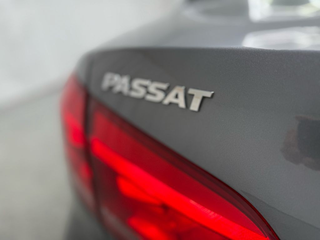 2012 Volkswagen Passat Image 36