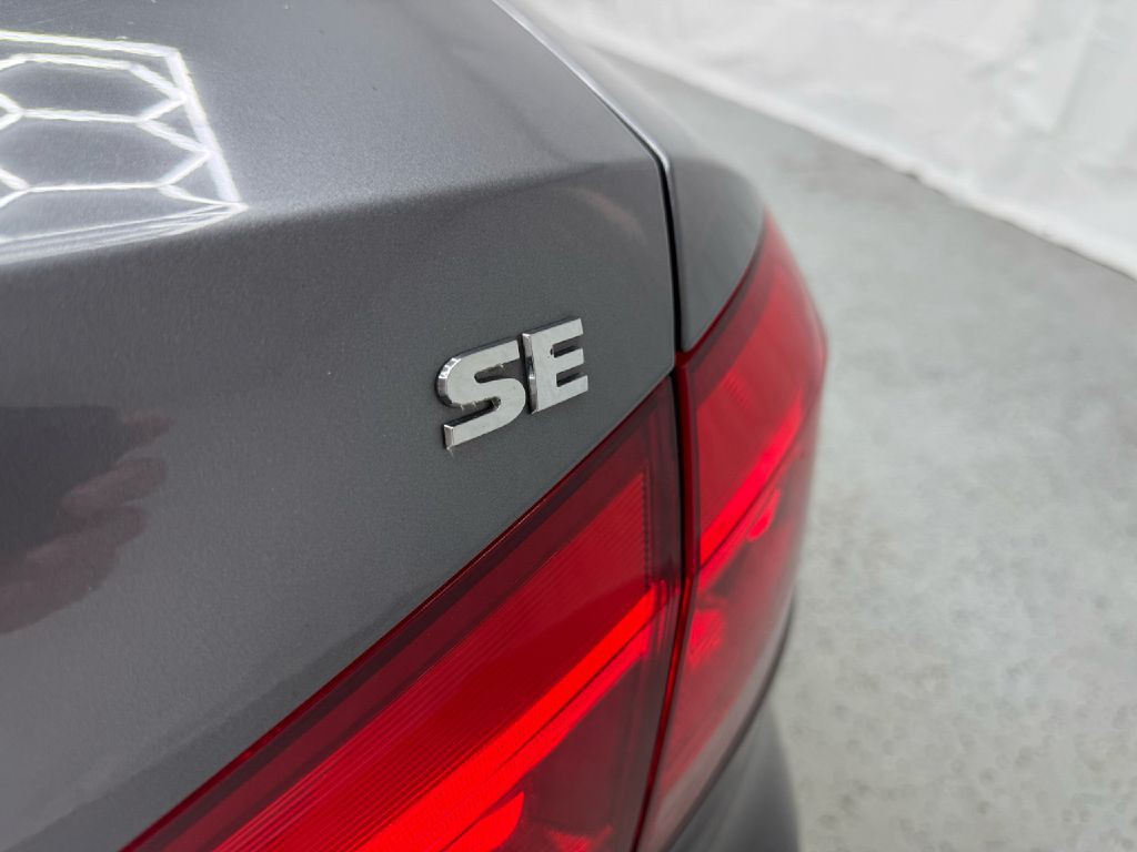 2012 Volkswagen Passat Image 37