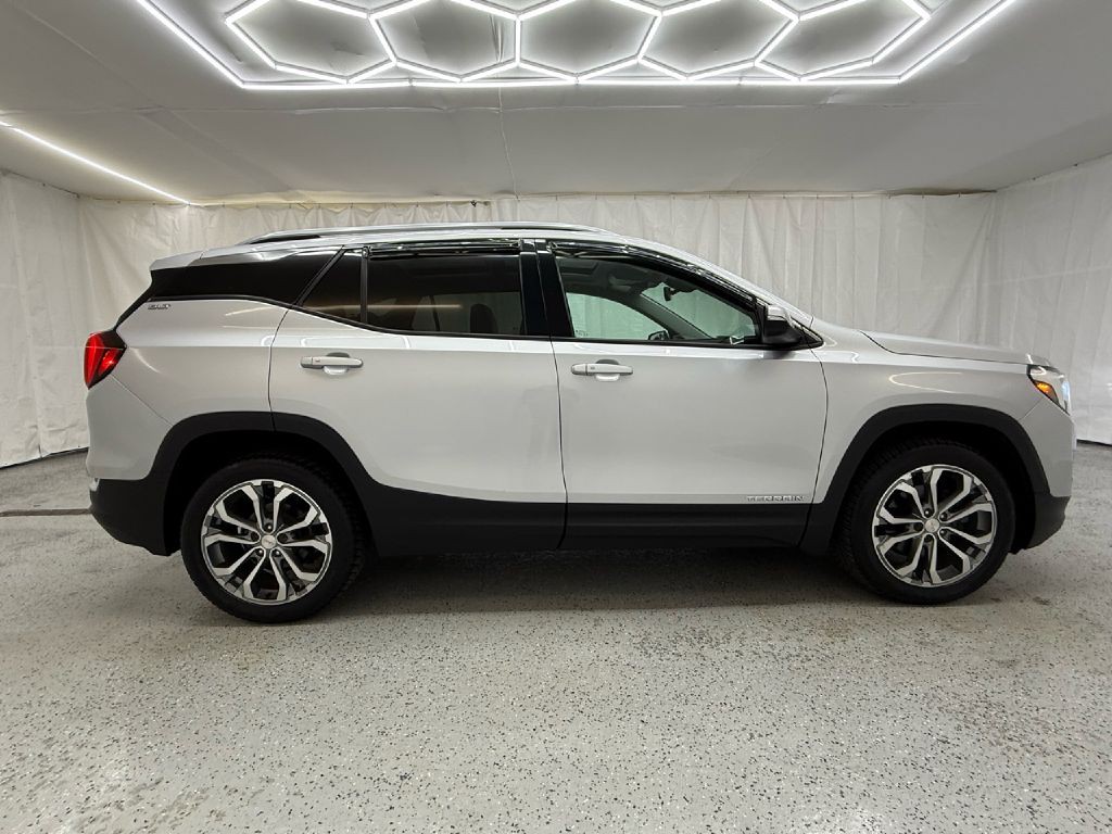 2018 GMC Terrain Image 2