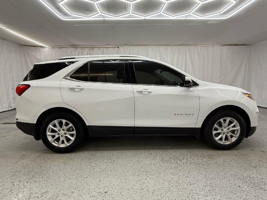 2018 Chevrolet Equinox Image 2