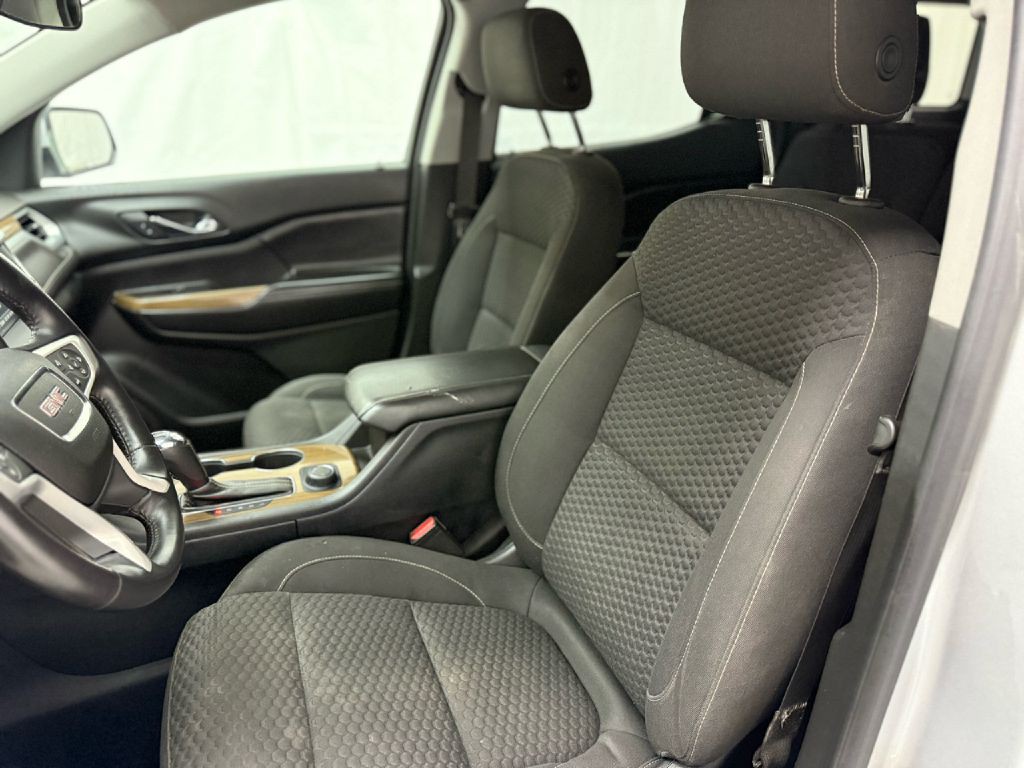 2018 GMC Acadia Image 9