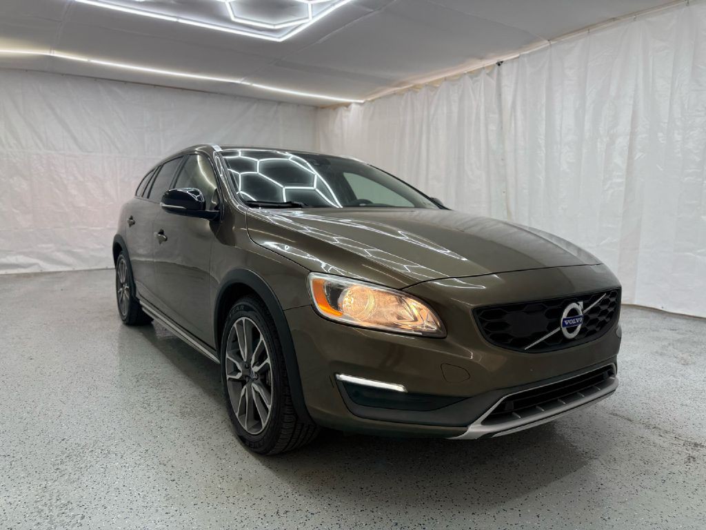 2016 Volvo V60 Image 1